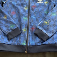 adidas パーカー キッズ服の画像