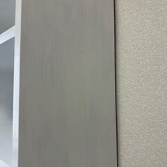 白い大きな木製棚の画像