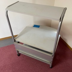 パソコンデスクの画像