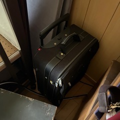 ベビーベッドやテーブルの画像