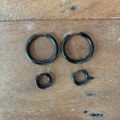 フープピアスに引っ掛けて使うアクセサリーの画像