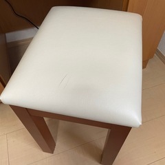 木目調ドレッサー　スツール付きの画像
