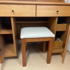 木目調ドレッサー　スツール付きの画像