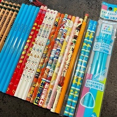 鉛筆40本　B〜2B、赤鉛筆など　（筆記用具、文房具）　の画像
