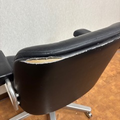 ③ 業務用デスク、引き出し、チェアのセットの画像