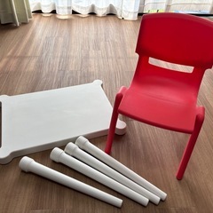 プラスチック製　キッズテーブル&イスの画像