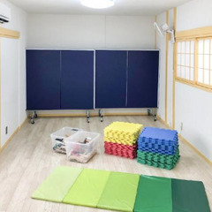 児童サポーター／週2日～！午後のみ！無資格・未経験OK！髪色・ネイル自由！の画像