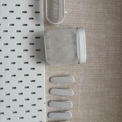IKEA  有孔ボード　スコーディスとパーツセットの画像