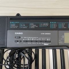 電車ピアノ　キーボードの画像