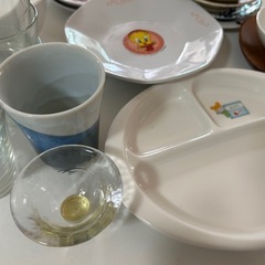 食器、グラス、たくさんの画像