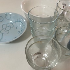 食器、グラス、たくさんの画像