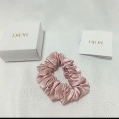 【新品未使用】Christian Dior♡サテン シュシュ ピンクの画像