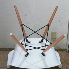 デザイナーズ風椅子　2脚Set  色座面白　足茶色の画像