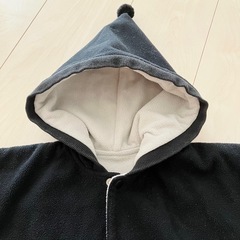 コムサイズム　ベビーポンチョ　80サイズ　黒の画像