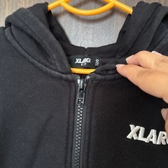 XLARGE パーカー キッズの画像