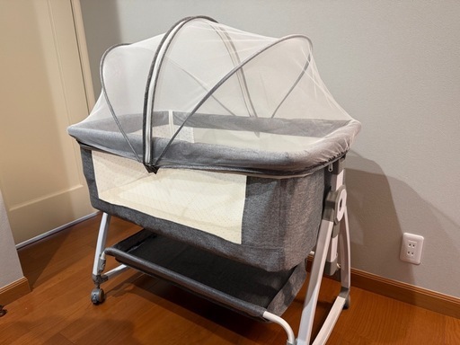 【未使用】多機能ベビーベッド メッシュカバー（蚊帳）、おむつ替え台付き