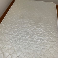 ダブルベッド　マットレス　多少のシミ日焼け跡ありの画像