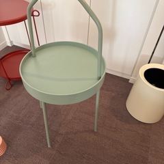 IKEAサイドテーブルの画像