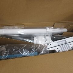 マキタ CL003GRDW 充電クリーナー 未使用品 バッテリ40V 2.5Ah一個/充電器 白 サイクロン仕様 【ハンズクラフト宜野湾店】の画像