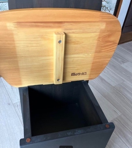 四国工芸 森のサーカス 黒猫スチールチェア 椅子 木製 収納付き