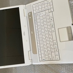 富士通　ノートパソコンの画像