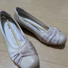 アキュアーズのパンプスの画像