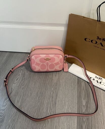 [コーチ] カメラバッグ ハート シリーズ レディース ショルダーバッグ コンパクト 斜め掛けバッグ 002
