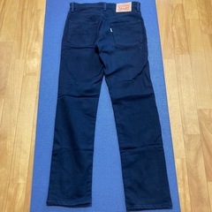 リーバイス　ブラックジーンズの画像