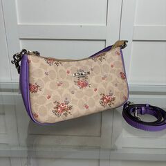 [コーチ] ショルダーバッグ teri purp 脇下バッグ バナナ 斜め掛けショルダーバッグの画像