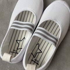 【最終値下げ】新品.試着のみ　18㎝上靴の画像