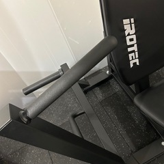 アイロテックIROTECプレートロードチェストプレスマシンの画像