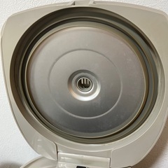 タイガー　IH炊飯器　JKW-A100 5.5合炊き　2013年製の画像
