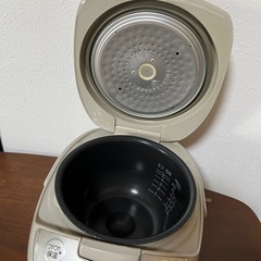 タイガー　IH炊飯器　JKW-A100 5.5合炊き　2013年製の画像