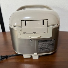 タイガー　IH炊飯器　JKW-A100 5.5合炊き　2013年製の画像