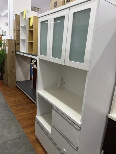 【リユ-スのサカイ広島石内店】ジモティ割！3枚扉食器棚/クリ-ニング済み/HG-7133/広島市 家具　佐伯区 家具　南区 家具　西区 家具　東区 家具　中区 家具　安佐南区 家具　安佐北区 家具　安芸区 家具　府中町 家具　海田町 家具　熊野町 家具　坂町 家具　廿日市市 家具