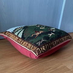刺繍の入ったクッションですの画像