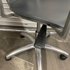 店舗・出張買取実施中★キャスター付きチェアー　椅子　黒　ブラックの画像