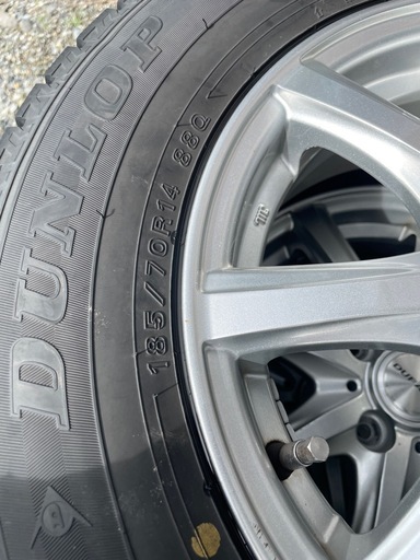 値下げ★
ダンロップ　185/70 R14 スタッドレスタイヤ