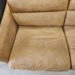 【リサイクルショップどりーむ天保山店】No.3624　３人掛けソファ　ルーク　ソフトレザー　セーフスペックレザー　オシャレなキャメルカラー🎵の画像