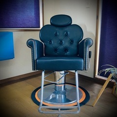 ✅ 出品掲載9月13日（土）迄 PUレザー製  重厚デザイン バーバー💈ソファの画像