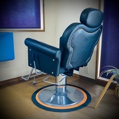 ✅ 出品掲載9月13日（土）迄 PUレザー製  重厚デザイン バーバー💈ソファの画像