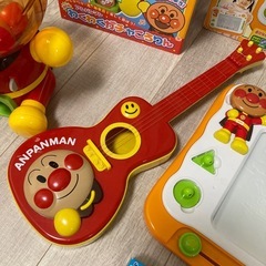 アンパンマンガチャガチャなどのオモチャの画像