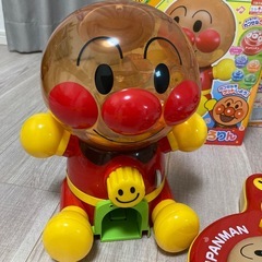 アンパンマンガチャガチャなどのオモチャの画像