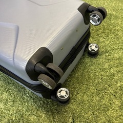 【リユース☆エコちょっぷ】【CIAO!】キャリーケース スーツケース ハードタイプ 4輪 シルバー 機内持ち込み可の画像