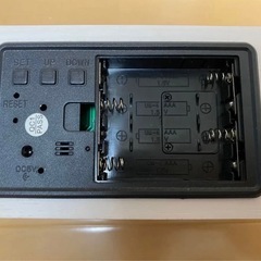 デジタル　時計　iPhone充電の画像