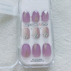 新品未使用 ネイルチップ パープル ラインストーン ラメの画像