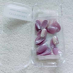 新品未使用 ネイルチップ パープル ラインストーン ラメの画像