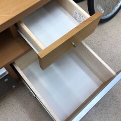【ジャングルジャングル岩出店】【B90】テレビ台 ナチュラル 幅160cm×奥行48cm×高さ51cm ※キャスターに破損有※ 中古 家具 和歌山 岩出市 紀の川市 海南市の画像