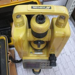 トプコン DT-20S セオドライト ケース破損有※閉まりません 現状品 中古品 三脚付 【ハンズクラフト宜野湾店】の画像