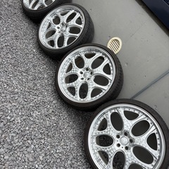 ヴォルケン鍛造DTM FORGED 22インチアルミタイヤセットの画像